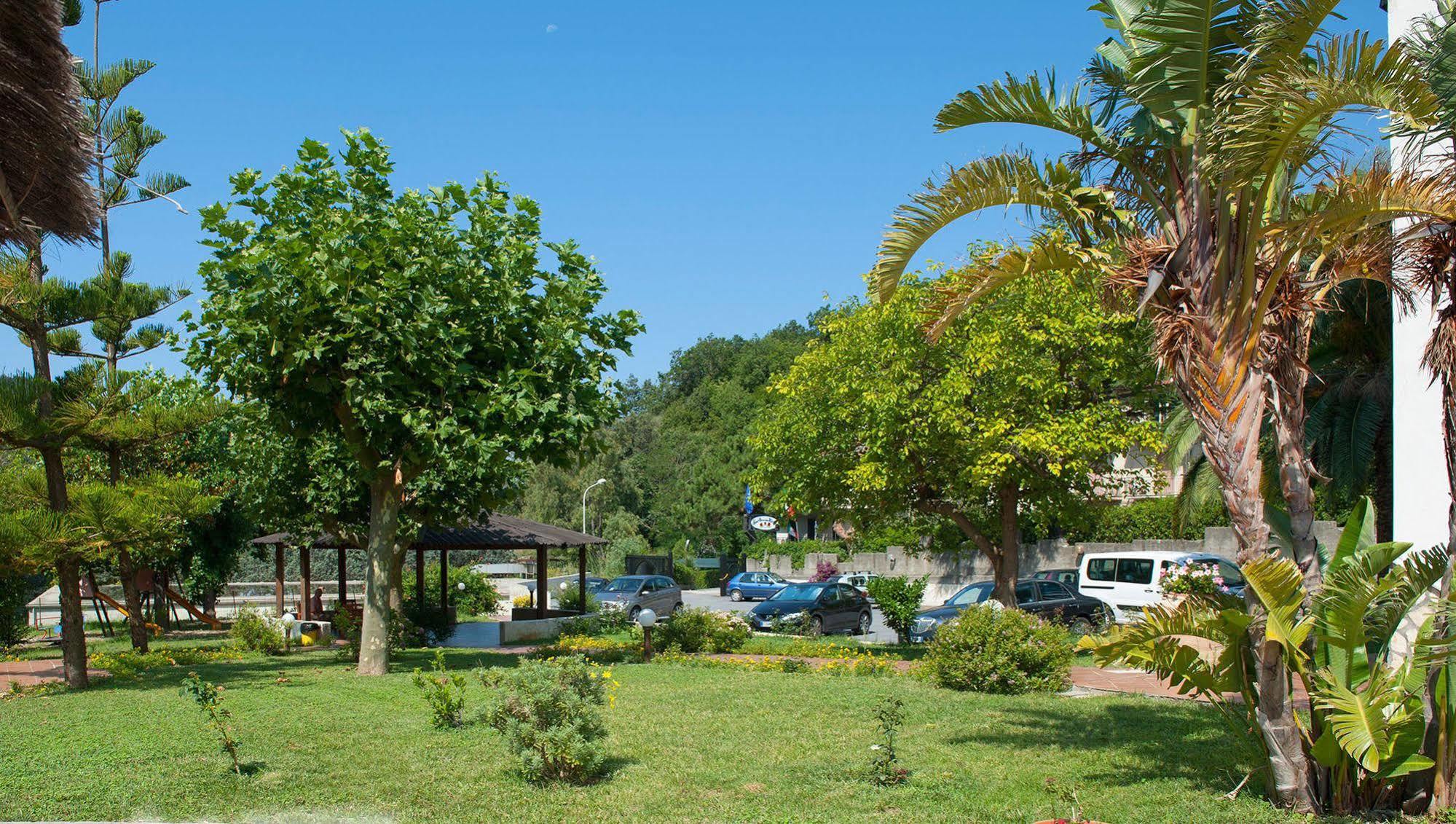 Hotel Parco Delle Rose Acquappesa Bagian luar foto